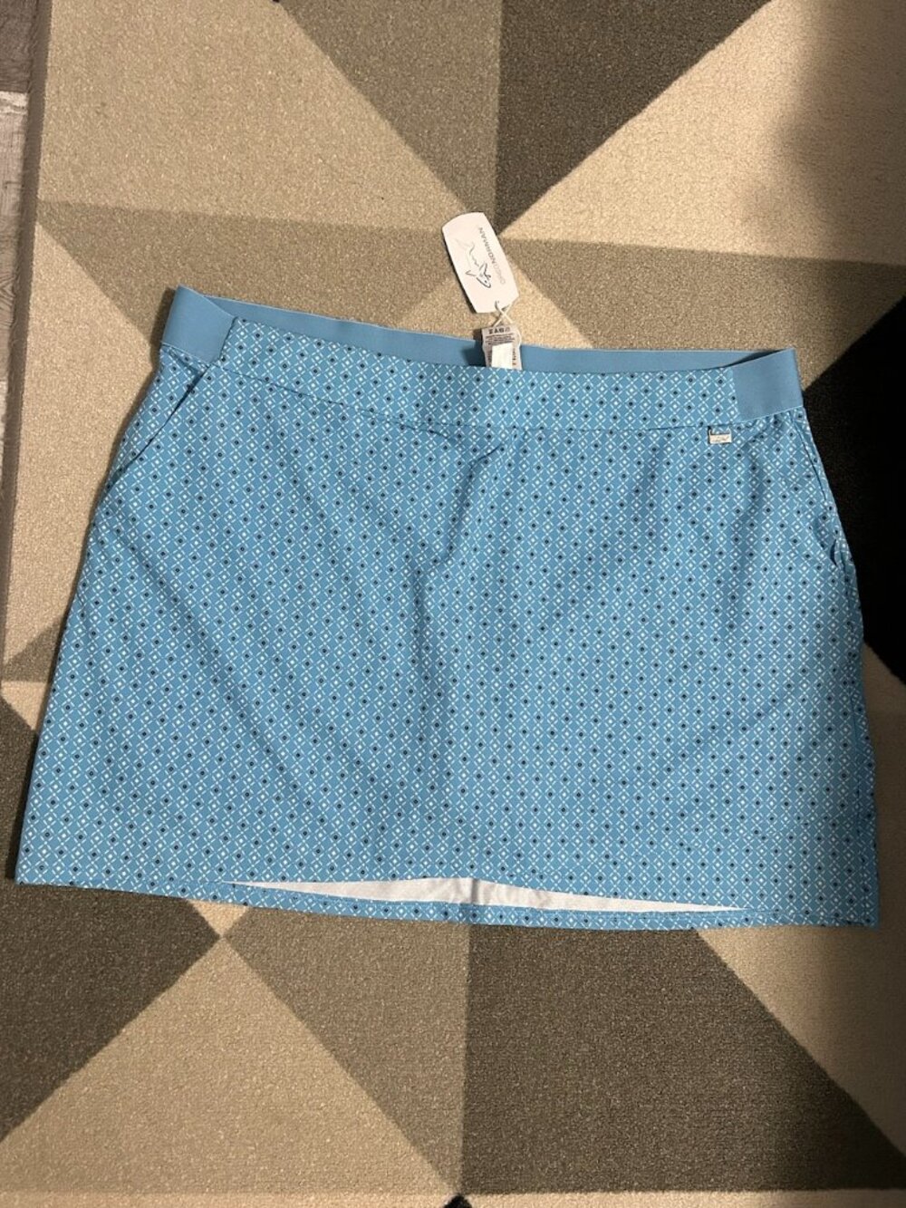 NWT Greg Norman Light Blue/White/Black Geo Print Golf Mini Skort Women's XXL